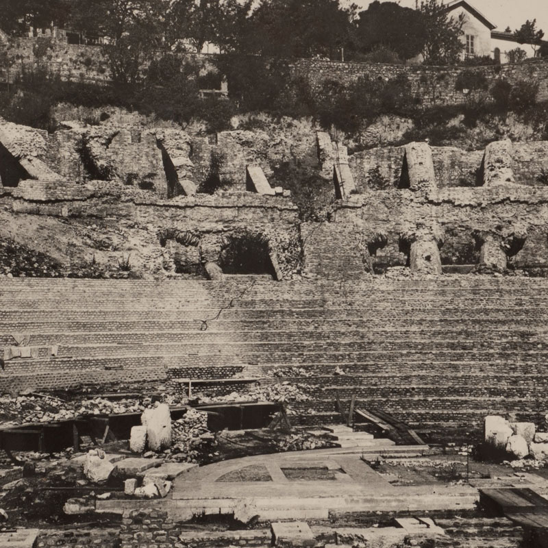 Le théâtre en cours de fouilles vers 1934